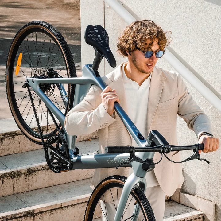 Fiido AIR| Bicicletta elettrica Urbana | Ultraleggero in Fibra di Carbonio | Motore 250W 35Nm |  DMEGC 208,8 Wh | Sensore di coppia | Freni idraulici | Autonomia 60 Km| GARANZIA ITALIANA