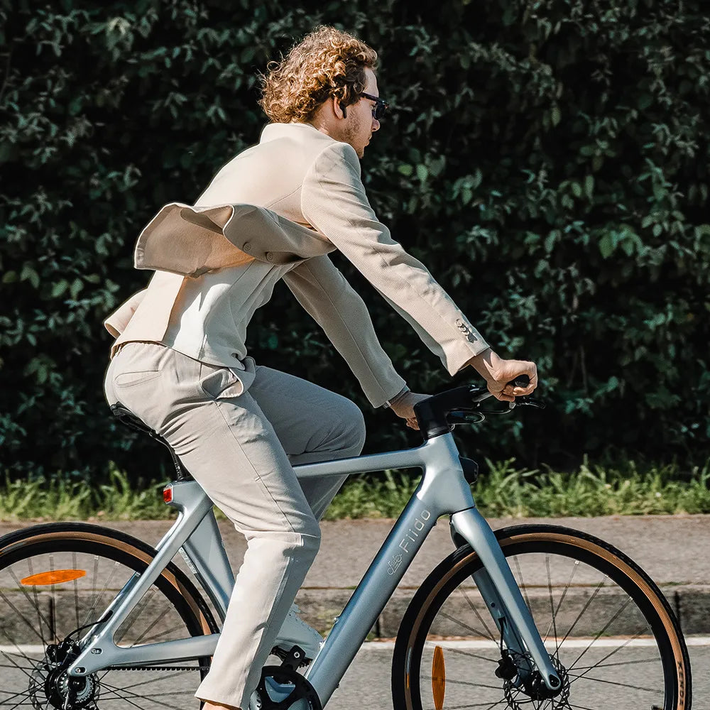 Fiido AIR| Bicicletta elettrica Urbana | Ultraleggero in Fibra di Carbonio | Motore 250W 35Nm |  DMEGC 208,8 Wh | Sensore di coppia | Freni idraulici | Autonomia 60 Km| GARANZIA ITALIANA