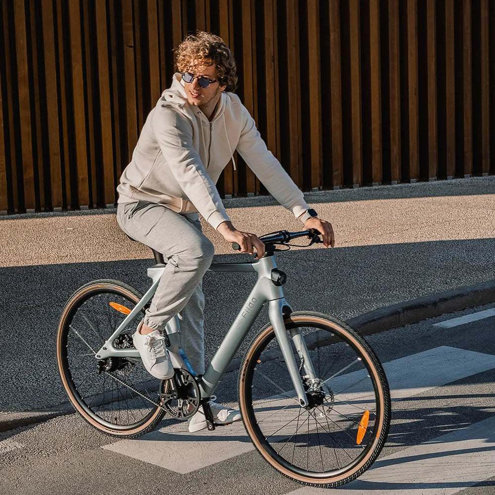 Fiido AIR| Bicicletta elettrica Urbana | Ultraleggero in Fibra di Carbonio | Motore 250W 35Nm |  DMEGC 208,8 Wh | Sensore di coppia | Freni idraulici | Autonomia 60 Km| GARANZIA ITALIANA