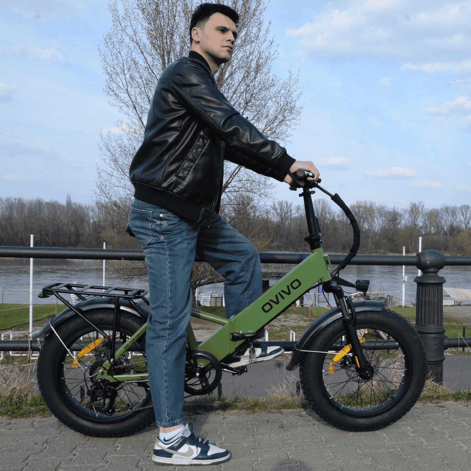 OVIVO NEO C1 PRO | Bicicletta Elettrica | Versatile | Motore BAFANG 250W | 36V 10Ah | 25km/h | Autonomia 40-50Km | GARANZIA ITALIANA