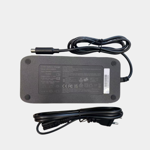 Carica Batteria ENGINE PRO 2.0 ENGWE Originale 58.8V 3A (connettore 8.0mm) per bicicletta elettrica e Altri