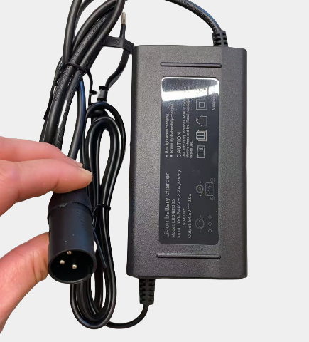 Carica batteria 54.6V 2A (connettore XLR) originale per biciletta elettrica ENGWE T14