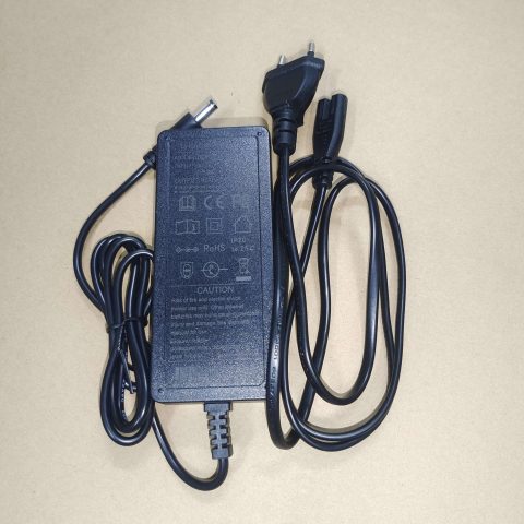 Carica batteria 42V 2A per monopattino elettrico KUGOO KIRIN S4